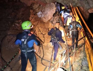 Κι άλλες αποκαλύψεις για τον απεγκλωβισμό των παιδιών από το σπήλαιο: Τα νάρκωσαν με ηρεμιστικό που χορηγείται στα άλογα